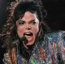 Покойного Майкла Джексона пытаются вновь привлечь к суду