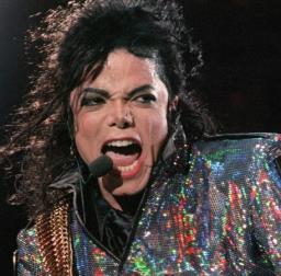 Покойного Майкла Джексона пытаются вновь привлечь к суду