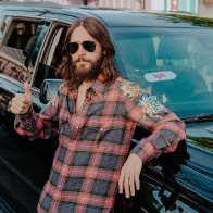 Jared-Leto-hitchhiking-2018-show-biz.by-14