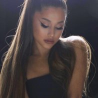Ariana Grande в туре Swetener. 2019 05