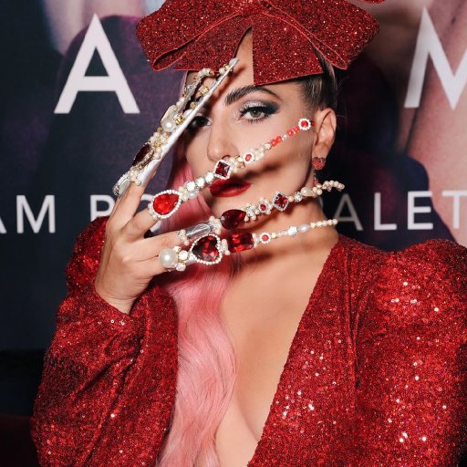 Lady Gaga в рекламе косметики FAME 2020 11