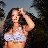 Rihanna с продукцией SavageXFenty 2020 01