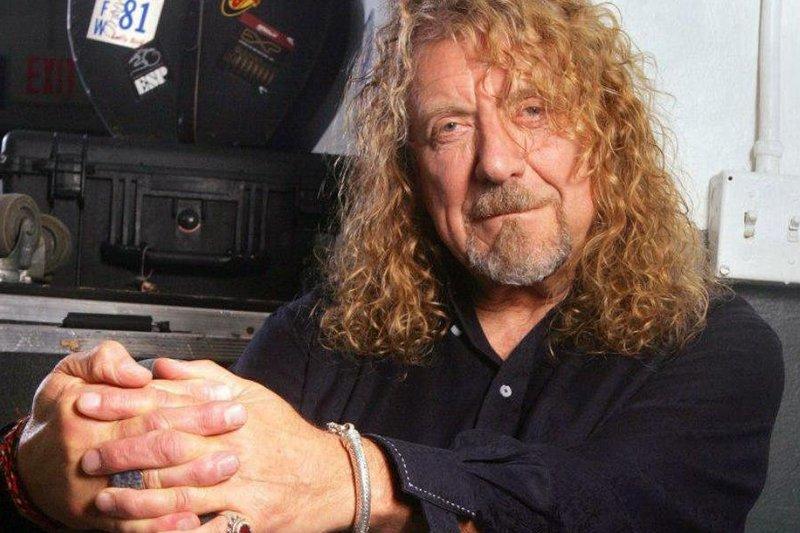 robertplant2017carryfireb.jpg