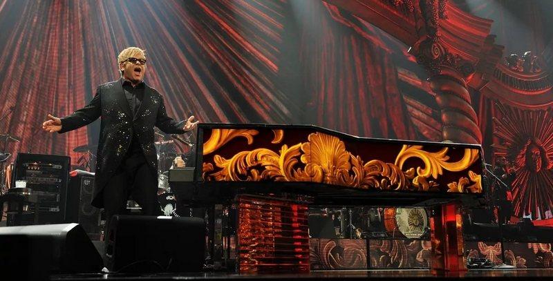 eltonjohnvegas02.jpg