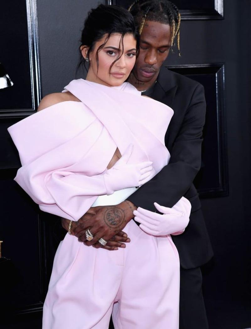 KylieJennerOutfit2019GrammyAwardsbb.jpg