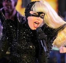 Леди Гага встретила Новый год в костюме осьминога 