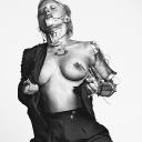 Леди Гага снова показала грудь