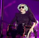 Леди Гага теперь передвигается в инвалидном кресле 