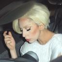 Леди Гага выздоровела и постриглась 