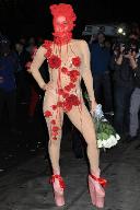 Леди Гага пришла на свой день рождения в прозрачном платье