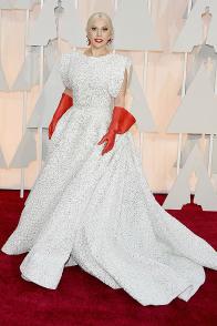 Леди Гага на &laquo;Оскаре&raquo; &ndash; в белом платье с красными перчатками