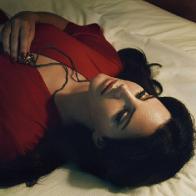 Лана Дель Рей: &laquo;Мне трудно продолжать работать, когда я знаю, что я умру&raquo; 