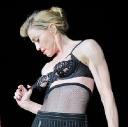 На концерте в Турции Мадонна обнажила грудь