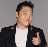 Рэпер Psy в клипе &laquo;Daddy&raquo; сыграл себя, своего отца и сына 