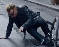 Музыканты &laquo;U2&raquo; выступили в нью-йоркском метро и наехали на Боно