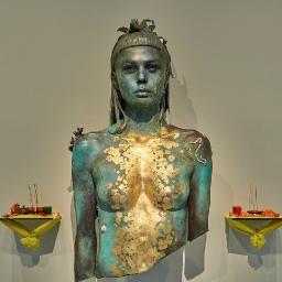 Йо-Ланди из «Die Antwoord» в образе месопотамской богини подняли со дня моря