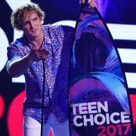 Луи Томлинсон стал героем &laquo;Teen Choice-2017&raquo;