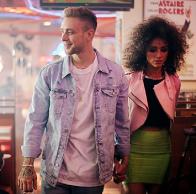 В клипе &laquo;Будильник&raquo; Егор Крид попал в сексуальный &laquo;День сурка&raquo; 