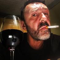 В клипе &laquo;Кандидат&raquo; Шнуров представил универсальную предвыборную программу