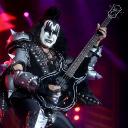 &laquo;Kiss&raquo; распродают инструменты на благотворительном аукционе