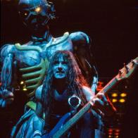 «Iron Maiden» теперь можно подергать за ручку