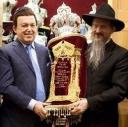 Иосиф Кобзон присутствовал на внесении свитка Торы в минской синагоге 
