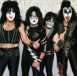 «Kiss» попрощаются со сценой великолепным шоу