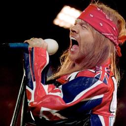 Как солиста Guns N 'Roses доставили на концерт в наручниках