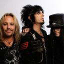 Гитарист «Mötley Crüe» подал в суд на свою группу