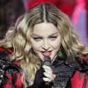 Поклонники Мадонны подали на нее в суд