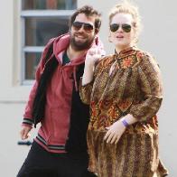 Адель родила сына 