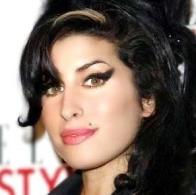 Уникальные кадры запечатлели Эми Уайнхаус, исполняющей &laquo;Back To Black&raquo; в студии с Марком Ронсоном 