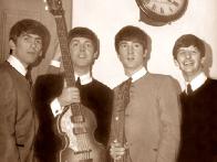 Две куртки и рояль &laquo;Битлз&raquo; проданы за 285 тысяч долларов