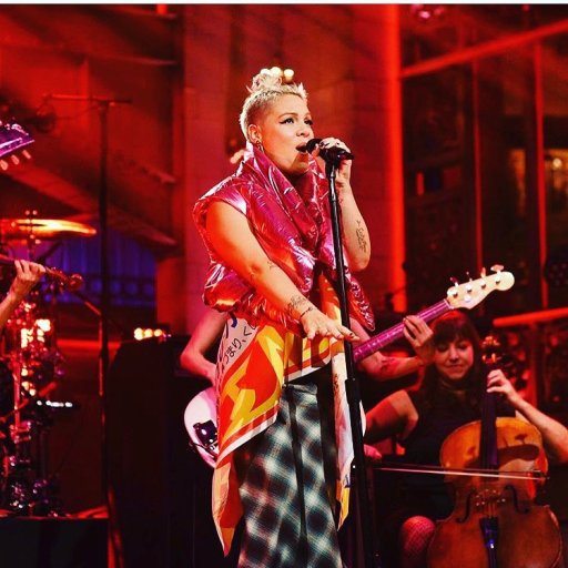 pink-2017-show-biz.by-10