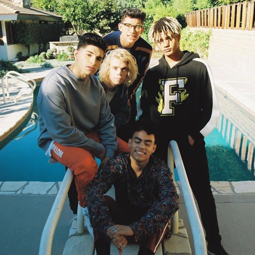 PRETTYMUCH-2017-show-biz.by-01