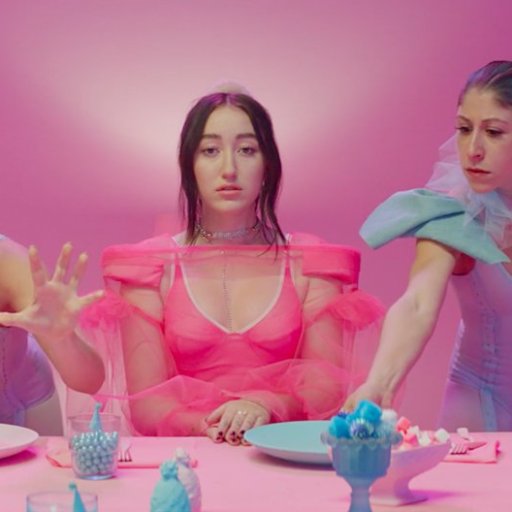 Noah-Cyrus-2017-one-way-07