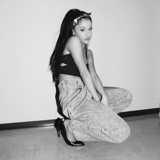 Ariana-Grande-2015-25