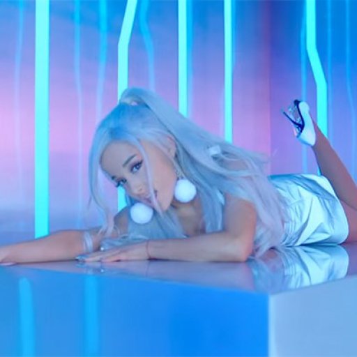 Ariana-Grande-2015-31