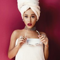 Ariana-Grande-2016-billboeard-2