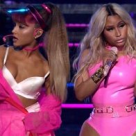 Ariana-Grande-2017-side-to-side-7
