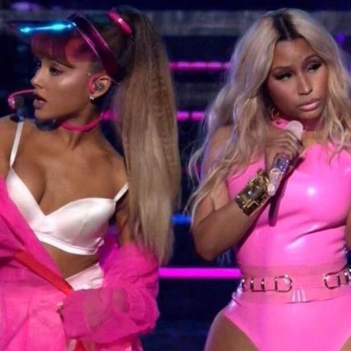 Ariana-Grande-2017-side-to-side-7