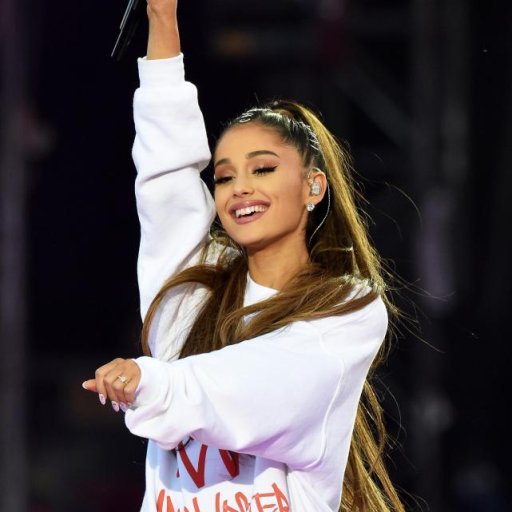 Ariana-Grande-2017-manchester-29