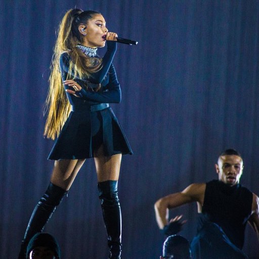 Ariana-Grande-2017-tour-01