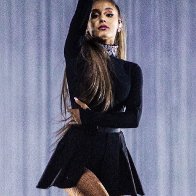Ariana-Grande-2017-tour-04