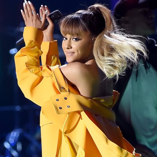 Ariana-Grande-2017-tour-13