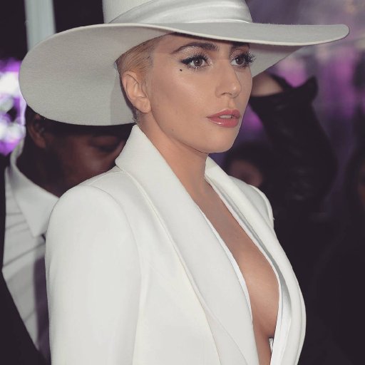 ladygaganow-2016-032_n