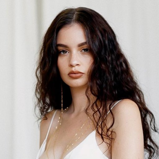 Sabrina-Claudio-2018-12