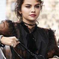 Selena-Gomez-CoachFW18-02