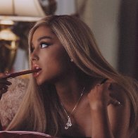 ariana-grande-THANK-U-NEXT-2018-04