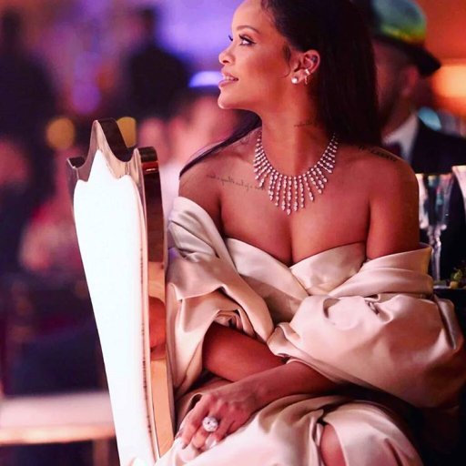 rihanna-2017-paparazzi-show-biz.by-08